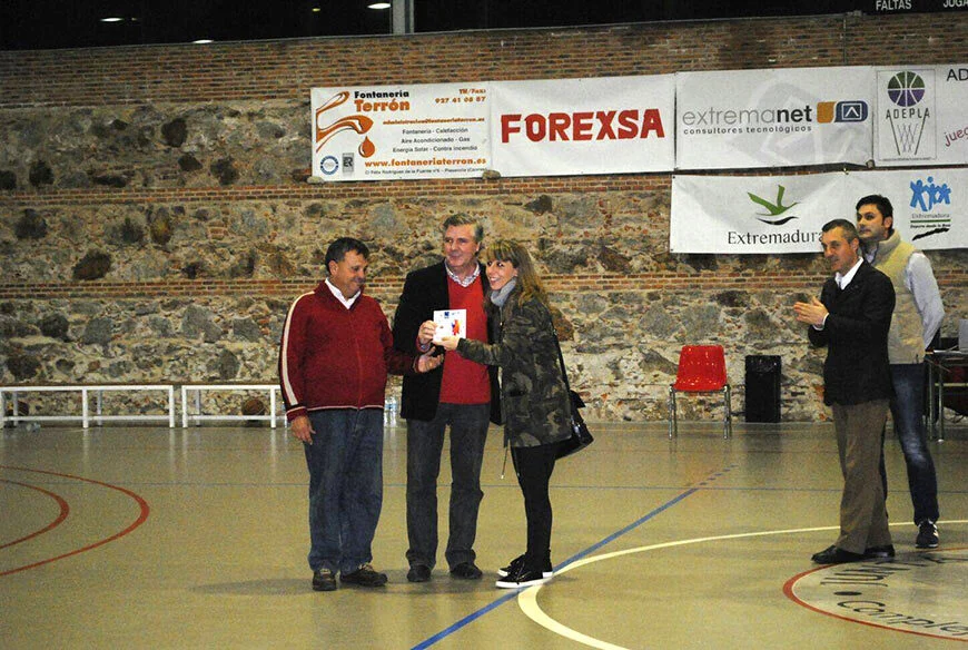 Reconocimiento de ADEPLA Basket a Modesto