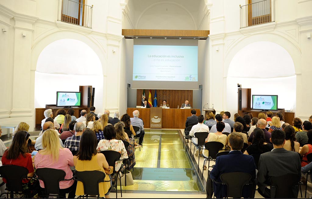 PLACEAT asiste al Foro Derecho e Igualdad 2018 en la Asamblea de Extremadura, organizado por COCEMFE y Plena Inclusión Extremadura