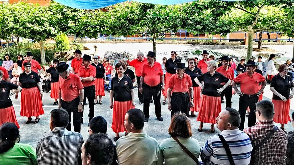 Bailoterapia, del Grupo de Mayores de la Avenida de la Vera, de Plaesncia, en PLACEAT