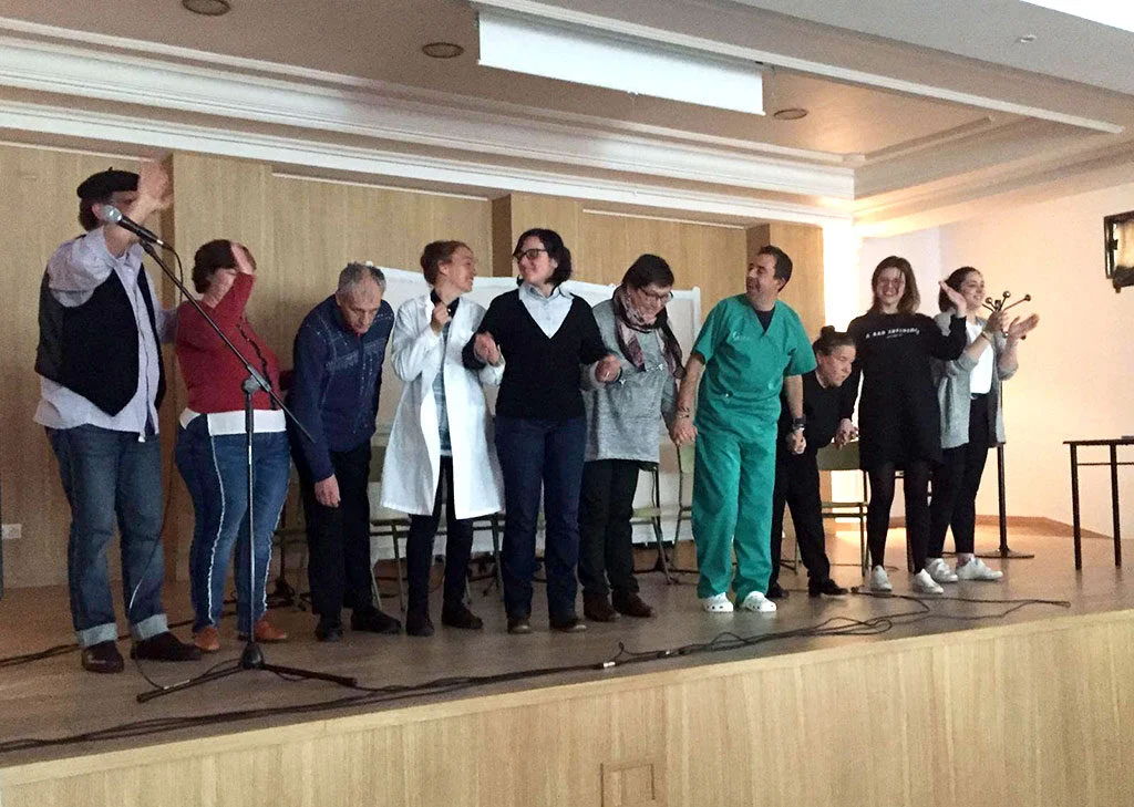Actuación del Grupo de Teatro PLACEAT en Carcaboso 2019