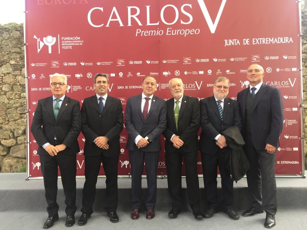 Imagen de Grupo con el Presidente de PLACEAT en los Premios Carlos V
