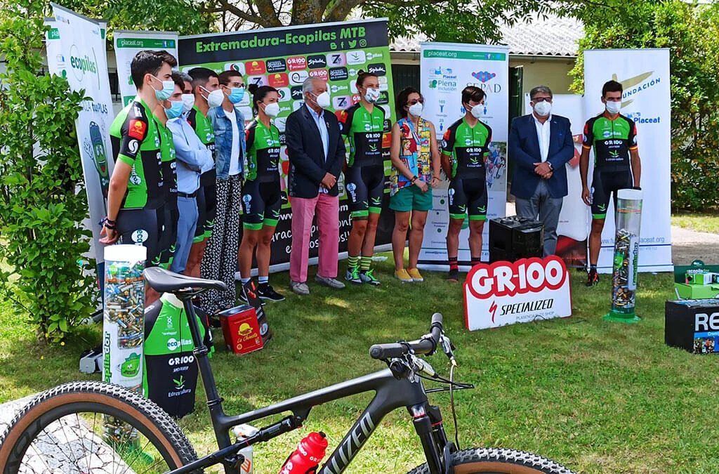 Presentación del Equipo Extremadura Ecopilas MTB en el Albergue de PLACEAT