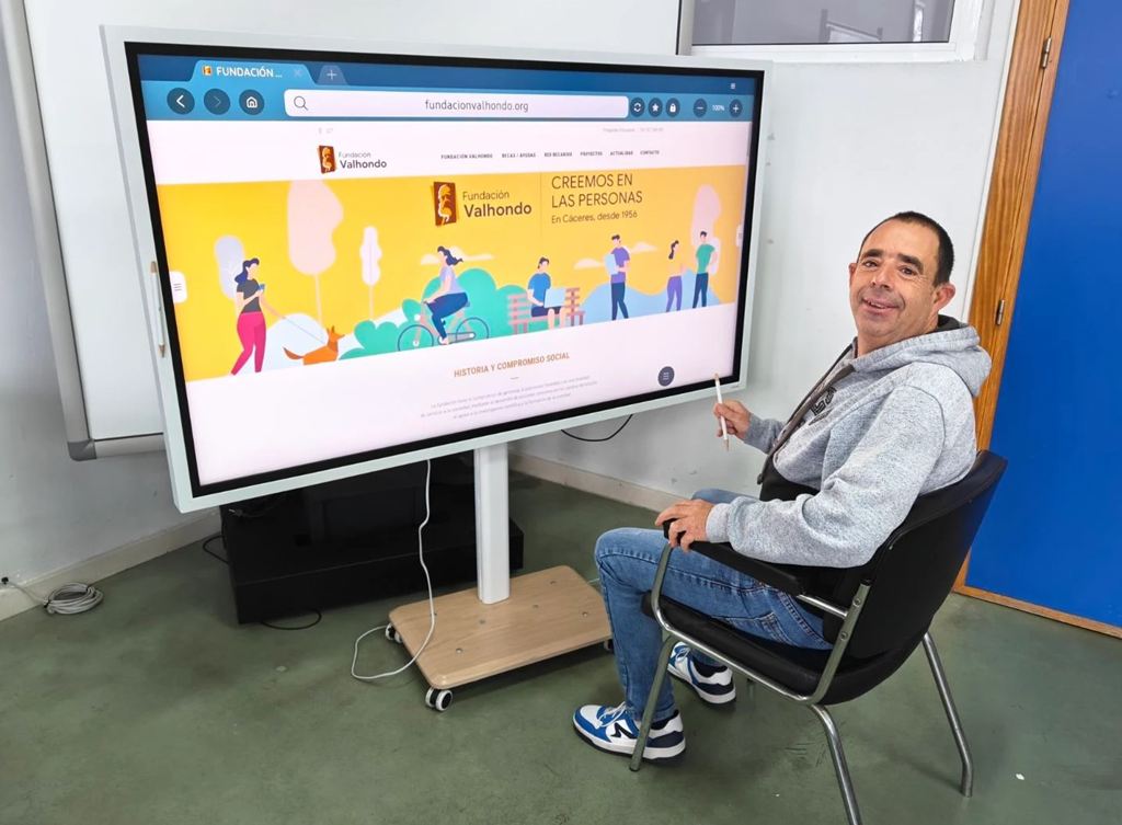 Pizarras digitales en PLACEAT gracias a Fundación Valhondo